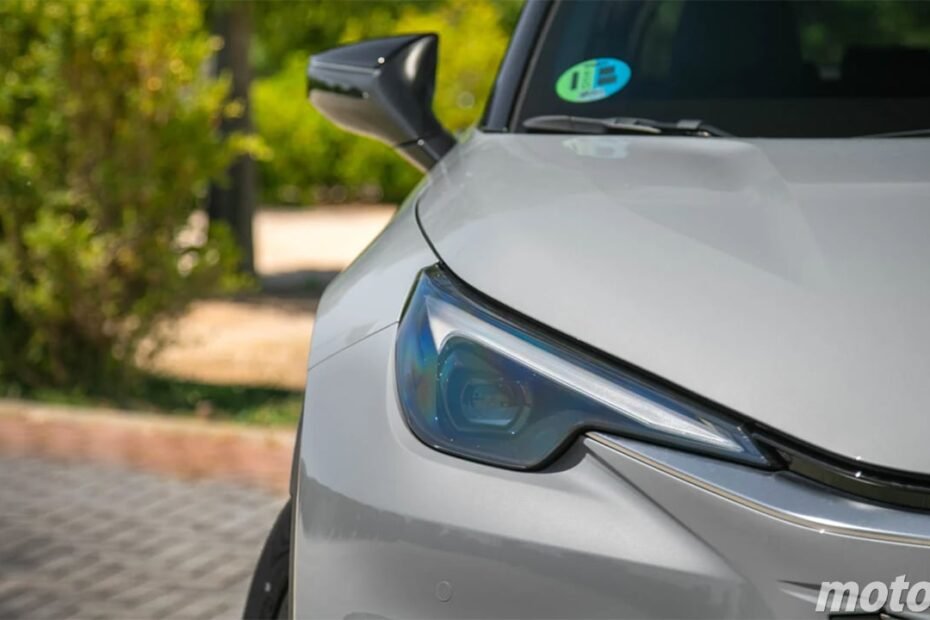 El SUV híbrido con interior premium y tecnología Toyota que no tardarás en amortizar tiene 2.500 € de rebaja y un motor irrompible