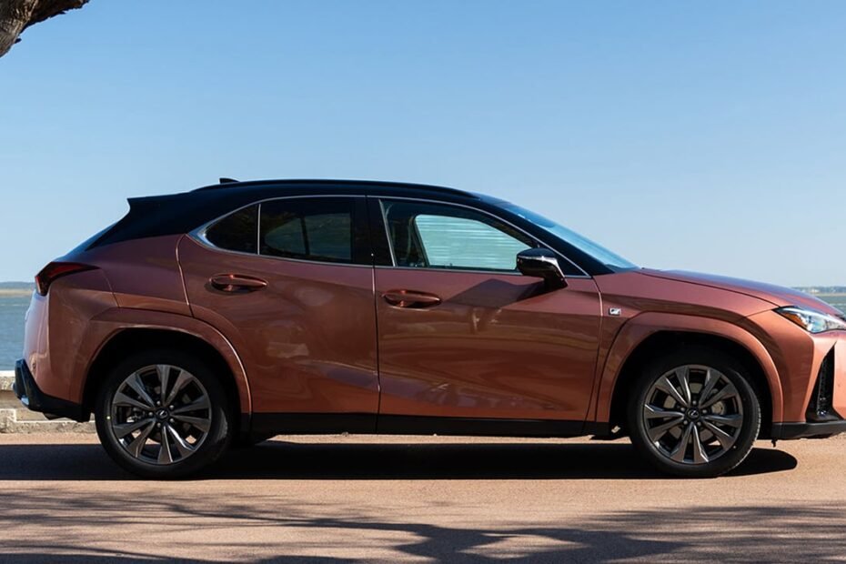 Este SUV híbrido japonés con fiabilidad Toyota mete presión al BMW X1 con 3.000 € de rebaja y un motor de 199 CV que solo gasta 5 L/100 km