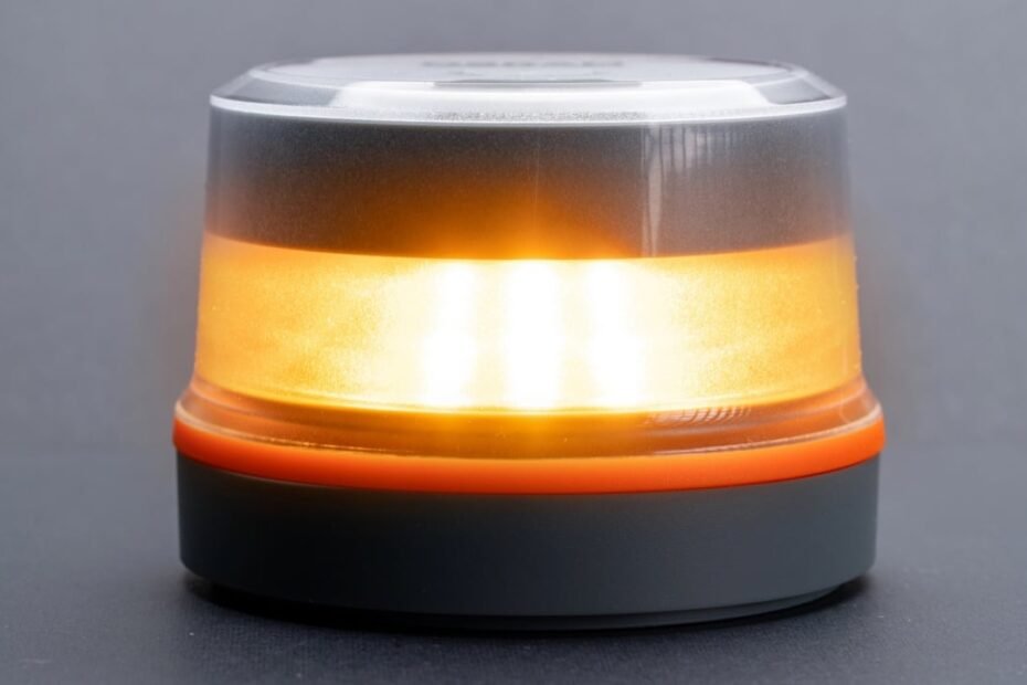 La baliza V16 es solo el principio hacia una carretera donde los coches se avisen entre sí