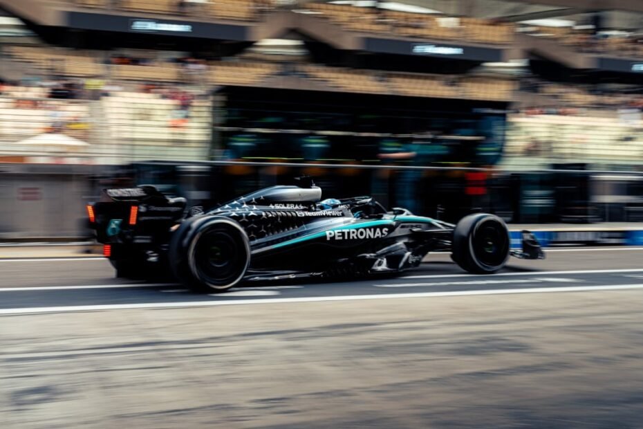 Russell supera a Norris por 4 milésimas en los últimos libres en Abu Dhabi, Alonso 4º y Hamilton acaba en el muro