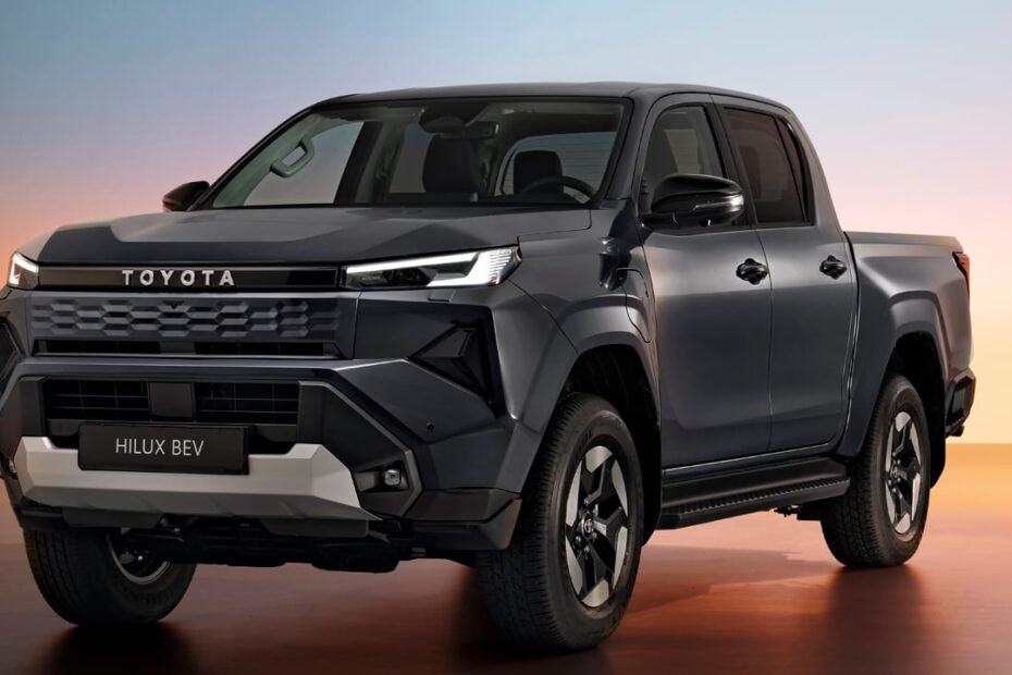 Toyota lanza la nueva Hilux eléctrica y sus precios… te van a sorprender tanto como su autonomía