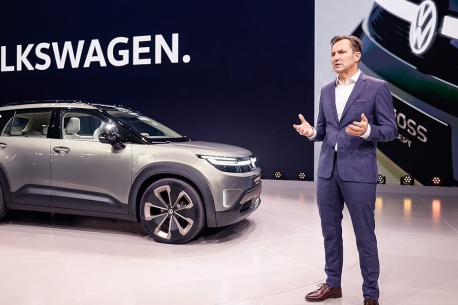 Tras el giro de Europa con el motor de combustión en 2035, el CEO de Volkswagen pide reactivar el coche eléctrico
