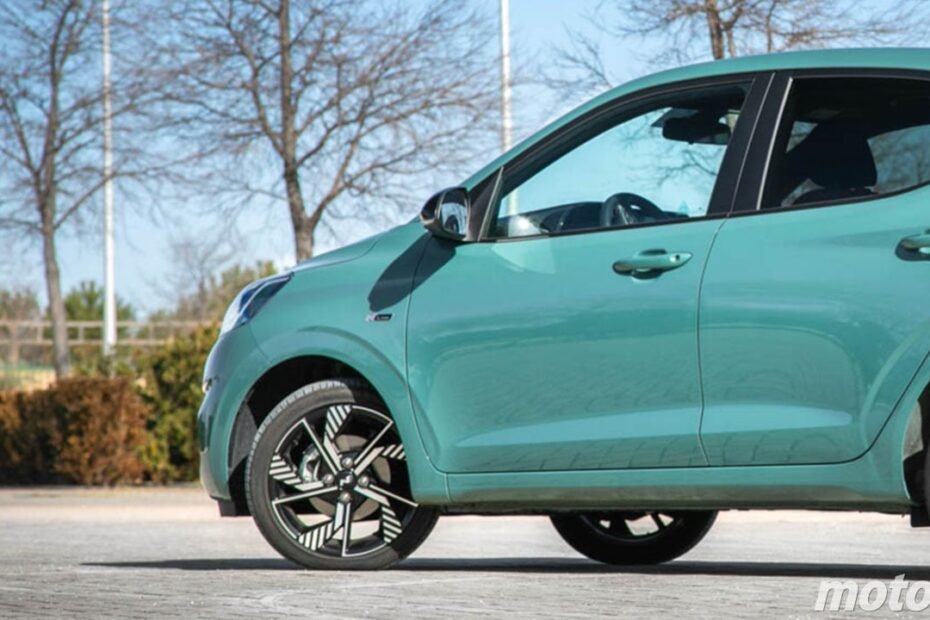 Cuesta poco, gasta solo 5,1 L/100 km y ahora tiene 2.400 € de rebaja, este coche urbano sale a cuenta