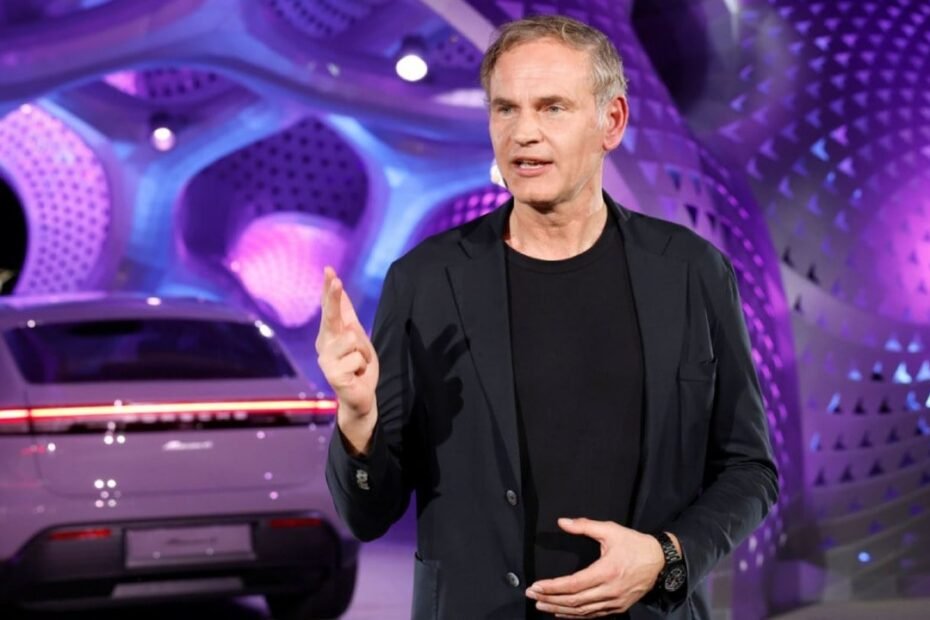 El ex CEO de Porsche reconoce errores con el coche eléctrico y lo admite sin rodeos: “Nos equivocamos con el Macan”