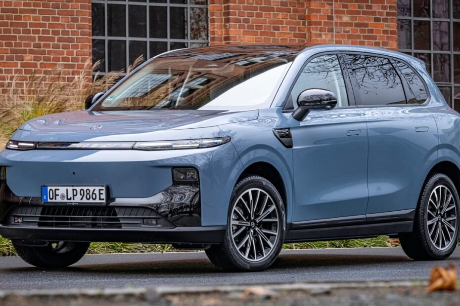 El Leapmotor B10 estrena la tecnología EREV en Europa, promete 900 km de autonomía y ya está a la venta