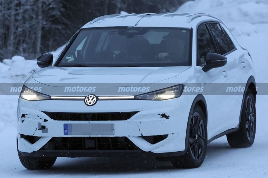 El nuevo Volkswagen T-Roc R 2027 se deja ver casi sin camuflaje, un SUV deportivo que sigue apostando por la gasolina