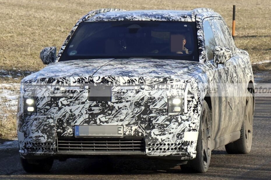 El segundo Rolls-Royce eléctrico posa en sus primeras fotos espía… y no sustituirá al Cullinan