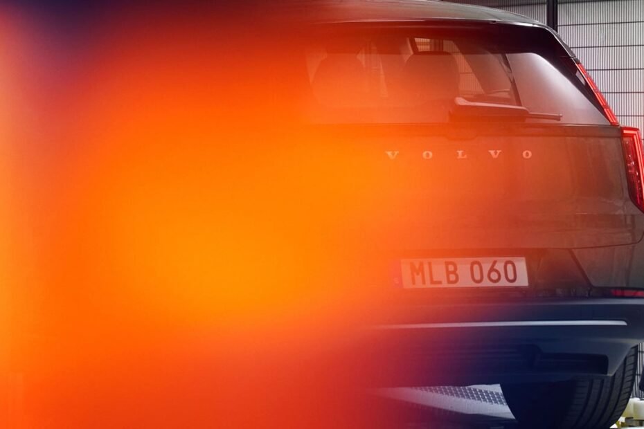 El Volvo EX60 da un paso más y se confirma como el primer eléctrico de la marca definido por software