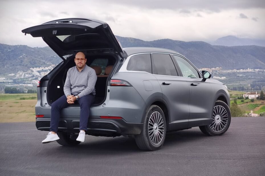 Es el coche más grande, más potente (y más caro) de EBRO, se llama S900 y he sido uno de los primeros en probarlo