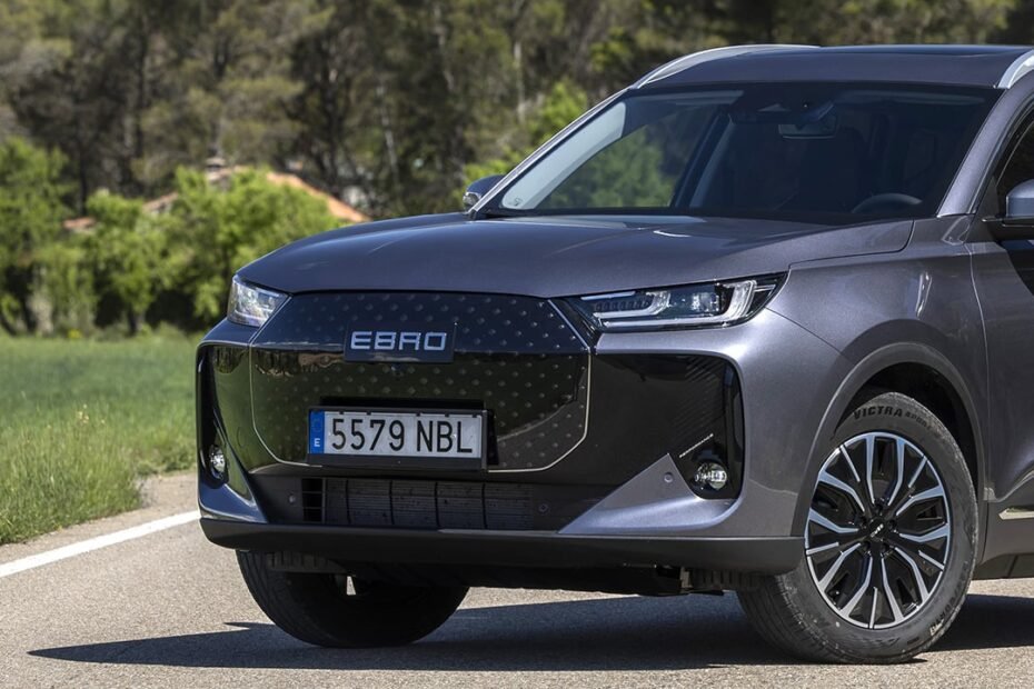Este SUV de EBRO que está siendo un éxito baja 12.900 € en su versión híbrida y pone en alarma a MG y BYD