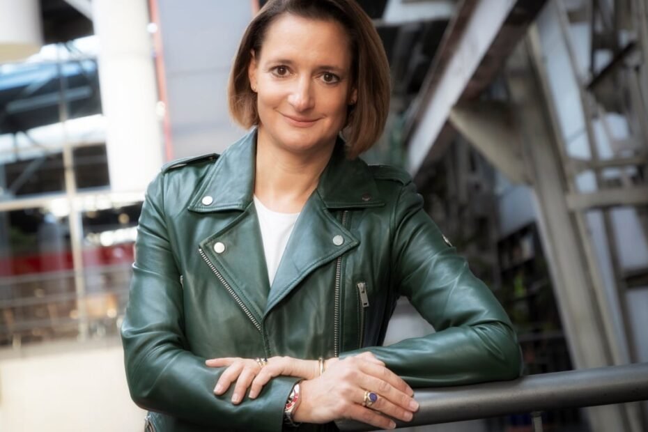 La CEO de Dacia: "El 40% de lo que han subido el precio de los coches en Europa es por las normativas"