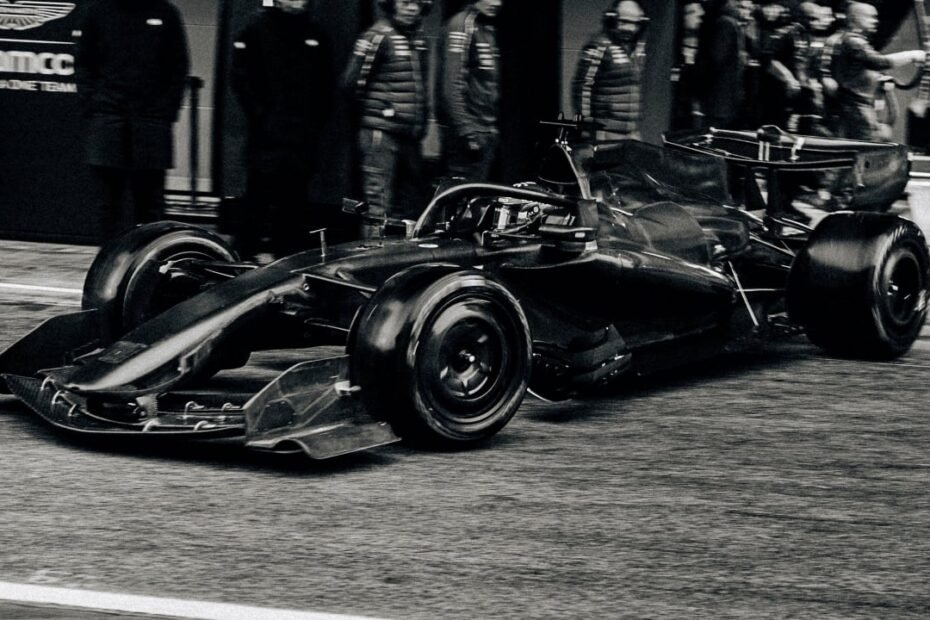 Mercedes carda la lana y el Aston Martin se lleva la fama en el cuarto día de test