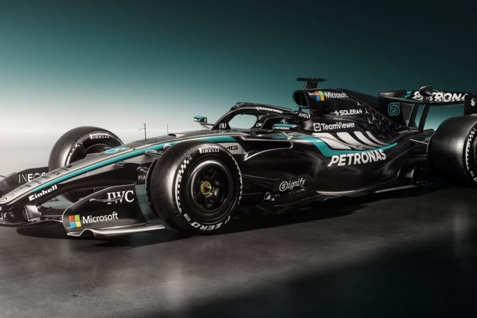 Mercedes enseña por primera vez el W17, el coche con el que Russell y Antonelli afrontan una nueva era