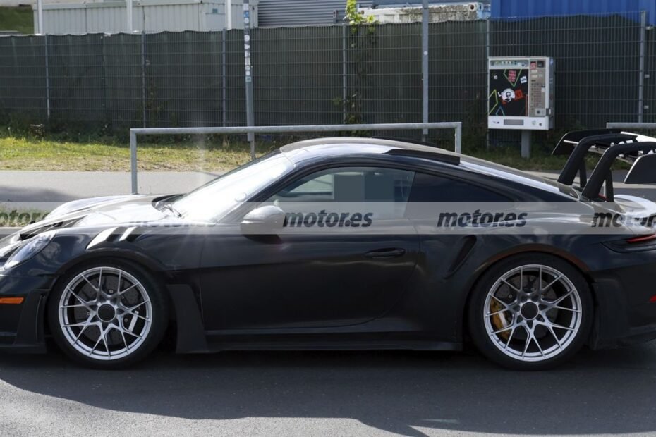Porsche ya prueba el 911 GT3 RS Facelift en hielo y deja claro que será aún más radical