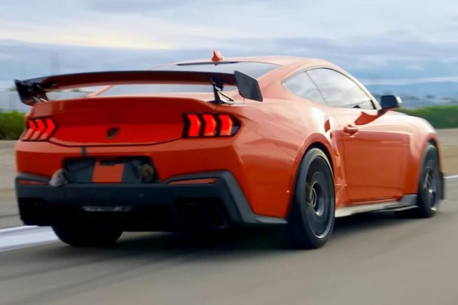 Se filtra el nuevo Ford Mustang Dark Horse SC en acción… y Max Verstappen está al volante