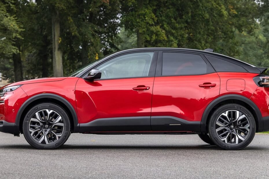 Solo gasta 4,7 L/100 km, con etiqueta ECO y 7.900 € de rebaja, este coche con aspecto de SUV es tan barato como un Dacia
