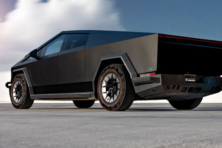 Tesla quiere que sus coches se peguen al asfalto como un Fórmula 1 y ya lo ha patentado