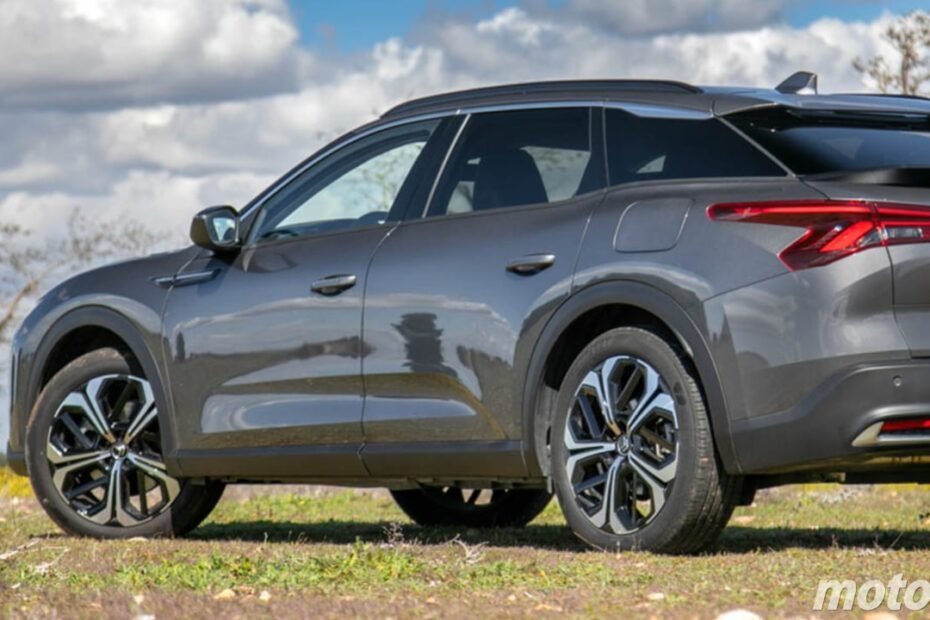 12.600 € más barato que un Skoda Superb, etiqueta ECO y aspecto SUV, el Citroën C5 X se pone a precio de saldo