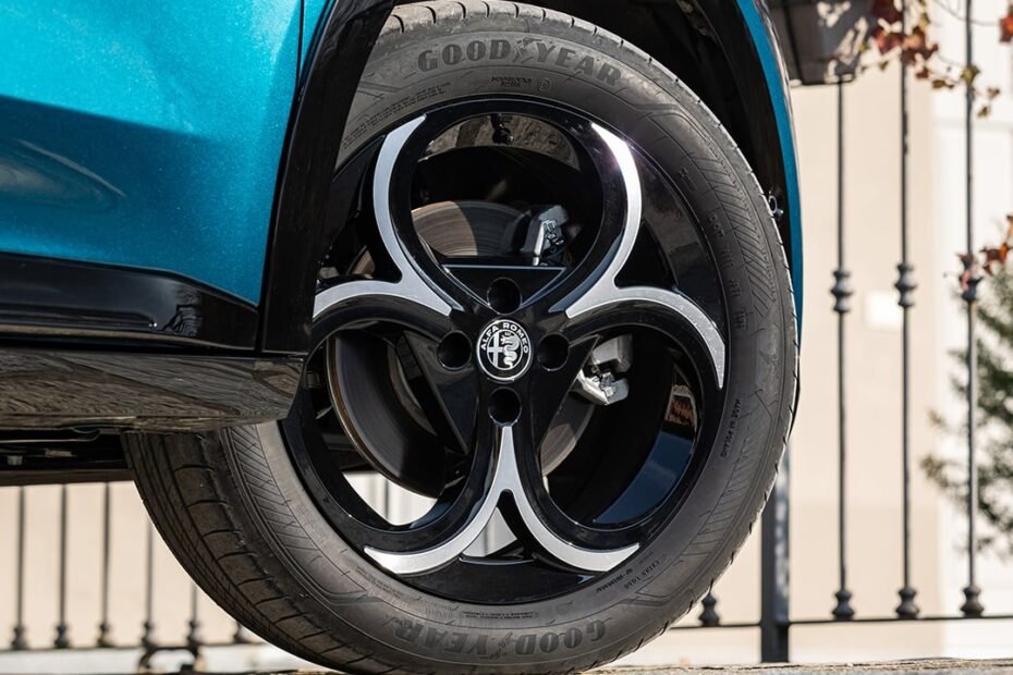 3.300 € de rebaja y etiqueta ECO, este SUV no tiene rival en dinámica pero, sobre todo, es de los pocos 4x4 de su categoría