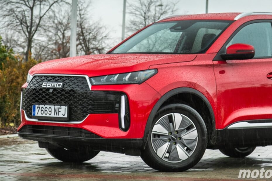 4.000 € más barato que el Yaris Cross y con mejor maletero, este SUV híbrido de EBRO es un chollo que también alarma a MG