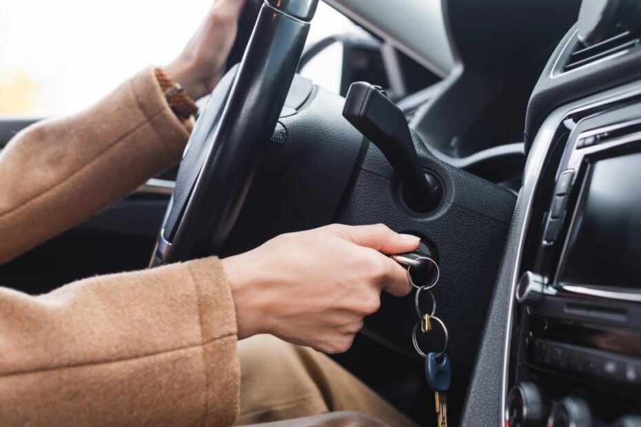 Arrancar y salir sin calentar el coche, ¿de verdad lo estás dañando o es un mito que se ha expandido con el tiempo?
