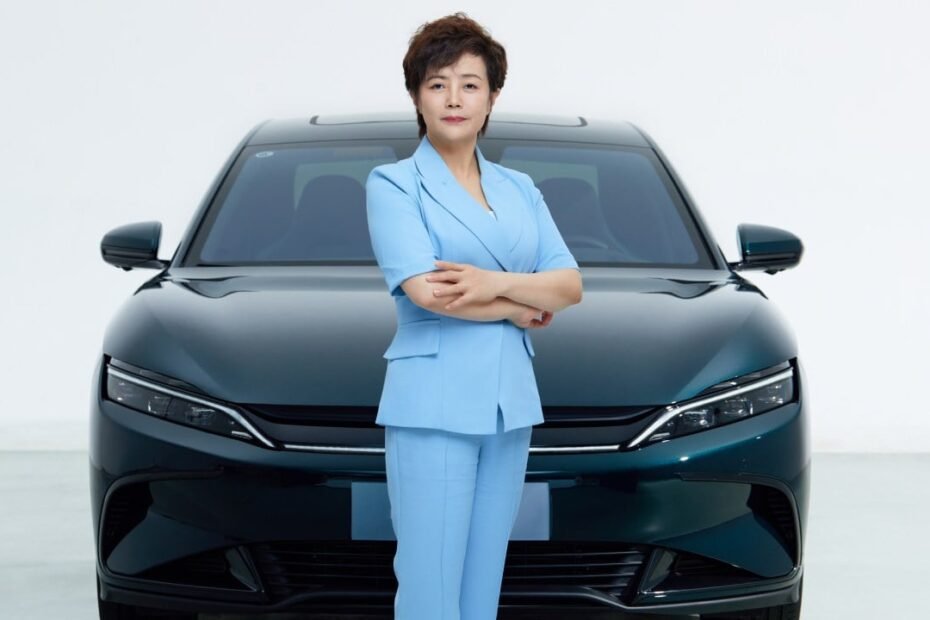 BYD es la nueva Tesla y la vicepresidenta Stella Li no lo niega: “Queremos estar en la cima de la industria automovilística”