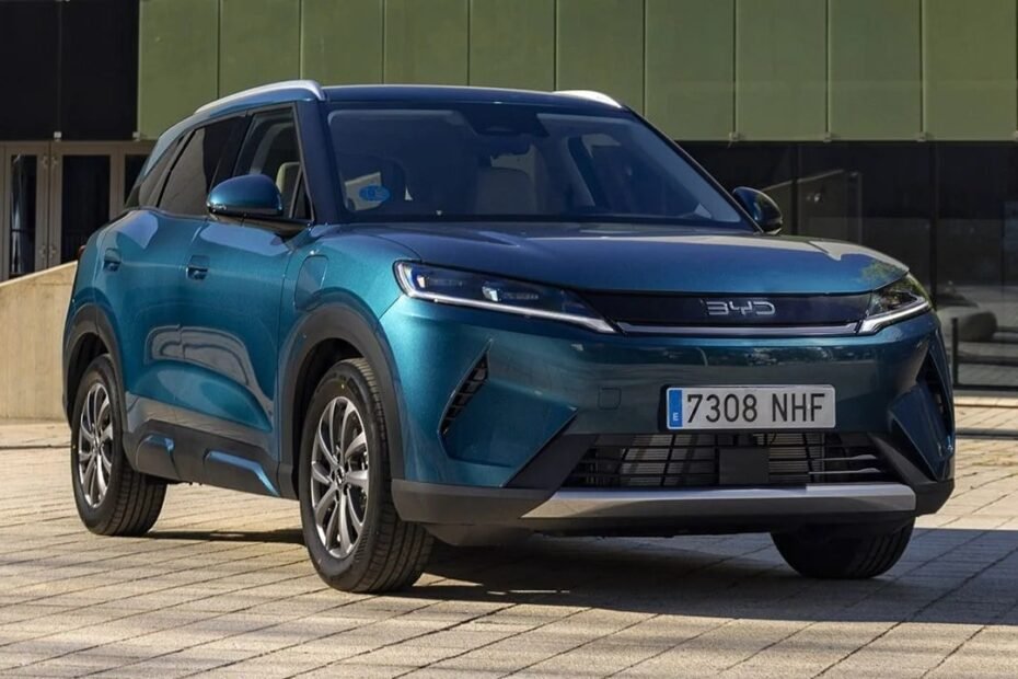 BYD se frota las manos en Europa: el Atto 2 DM-i aprovecha el “regalo” de Jeep y Renault para intentar arrasar