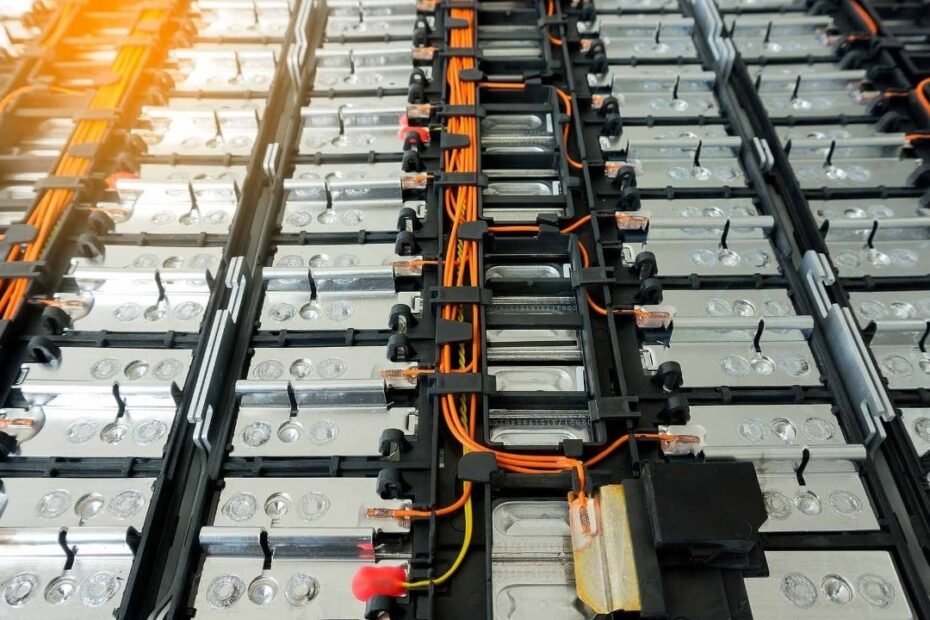 China saca otra batería que apunta a lo imposible: agua como base, cero fuego y 30 años de duración