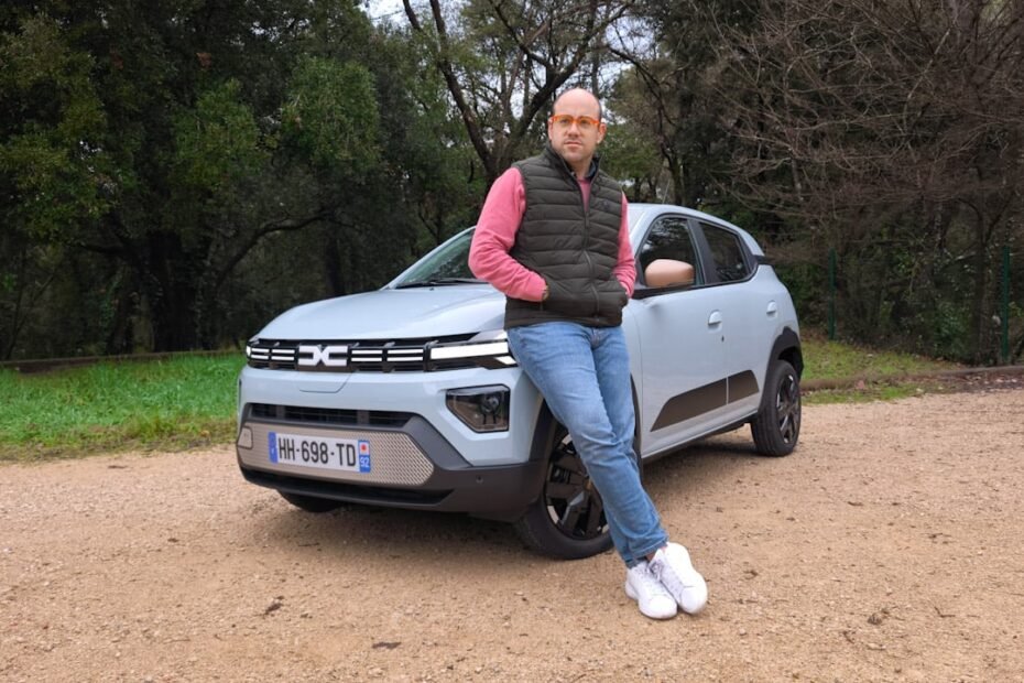 Dacia mejora el coche eléctrico más barato que te puedes comprar, ahora es más potente y yo ya lo he podido probar
