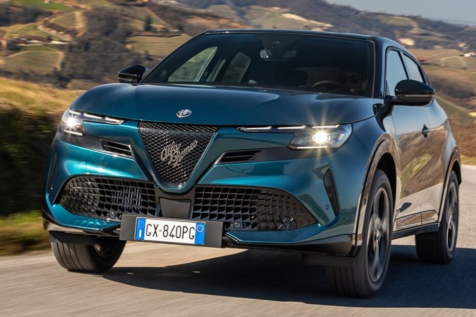 El Alfa Romeo Junior es un rival que el Lexus BLX no puede obviar, 3.500 € más barato, con etiqueta ECO y hace 4,8 L/100 km