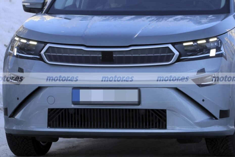 El nuevo Škoda PEAQ se destapa casi por completo en las pruebas de invierno, llega antes de 2027