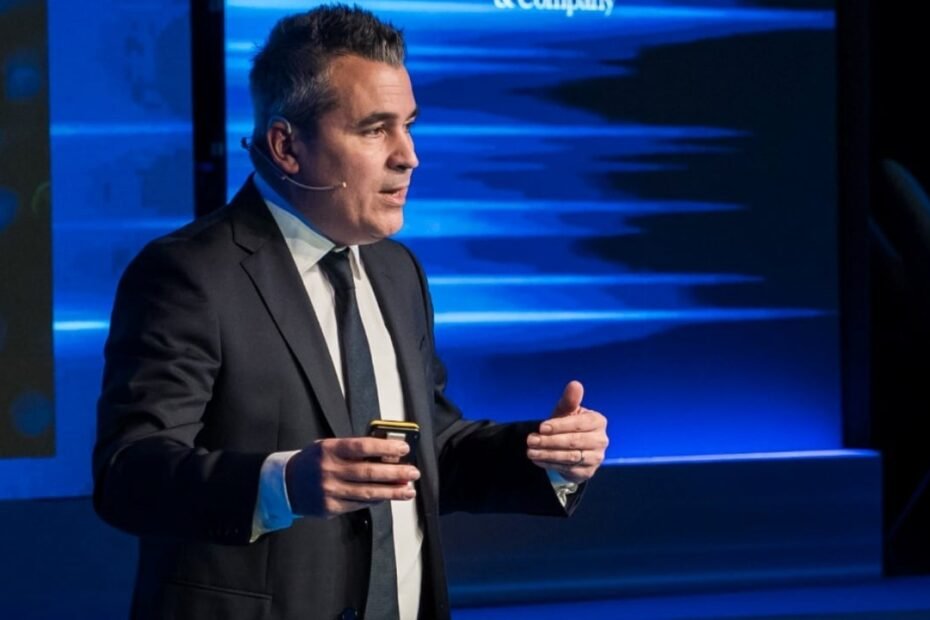 El presidente de Renault en España advierte un gran problema en el país: "Es el equivalente a cerrar una planta española cada año"