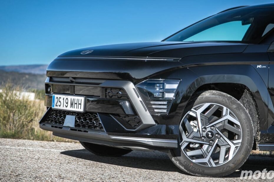 El Toyota C-HR de Hyundai por solo 350 € al mes, así es el KONA híbrido con todo incluido que Nissan no puede igualar