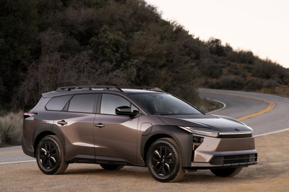 Este SUV eléctrico tiene potencia de GR Supra y maletero enorme, pero su mayor problema es el nombre: cuatro distintos