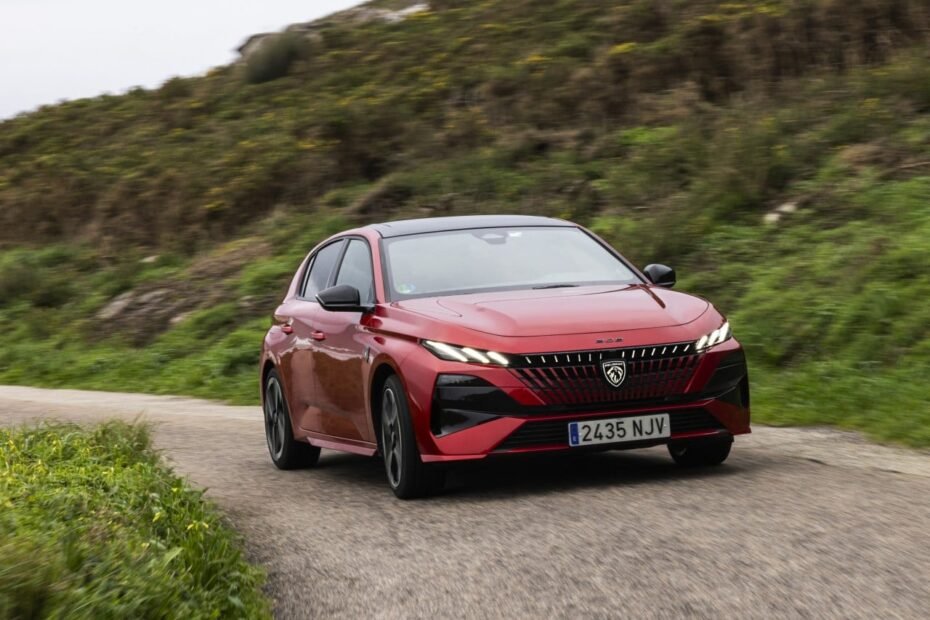 He probado el renovado Peugeot 308 y entiendo por qué es el rival más peligroso del Volkswagen Golf