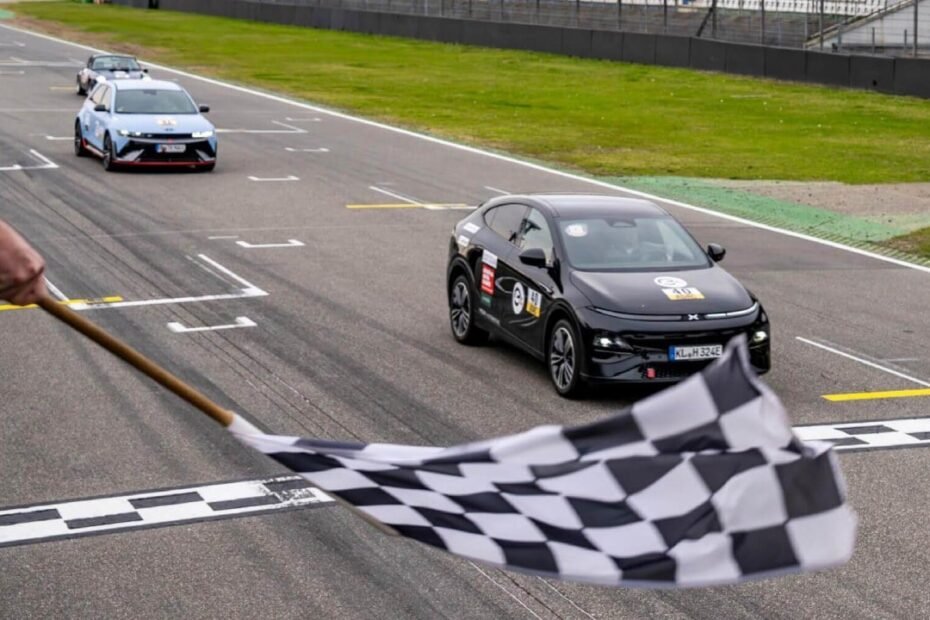 La carrera de resistencia donde corren eléctricos de calle: VW ID.3, Tesla Cybertruck, 3, KIA PV5, Porsche Taycan y BYD Seal, frente a frente