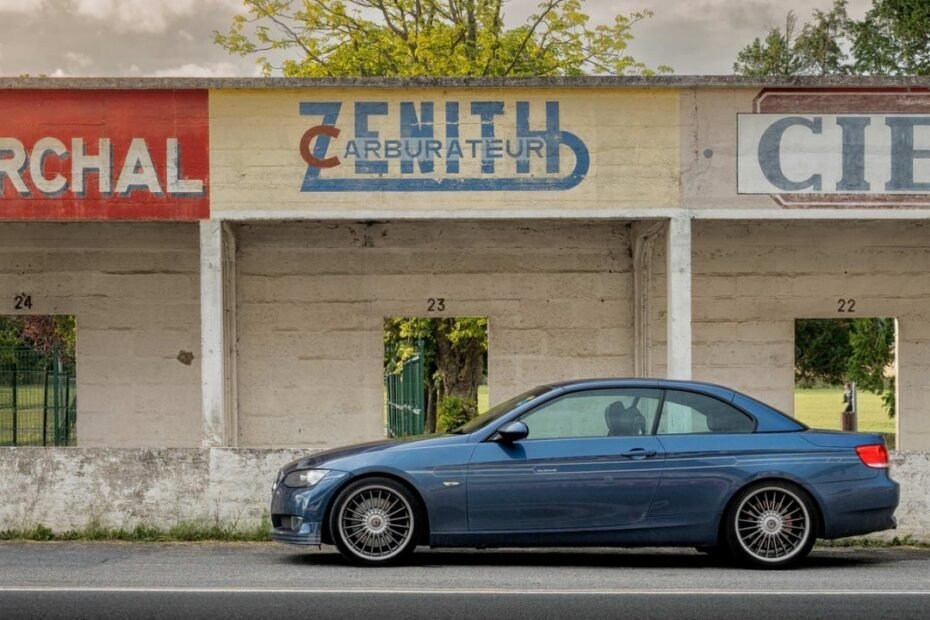 La nueva marca premium de BMW estrena logo y será la peor pesadilla para Jaguar (otra vez) y Maybach