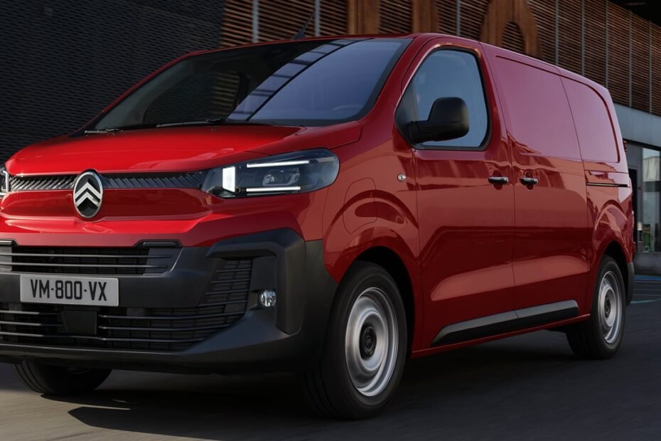 Las furgonetas de Stellantis estrenan motor diésel y el mensaje va con destinatarios: Ford y Volkswagen