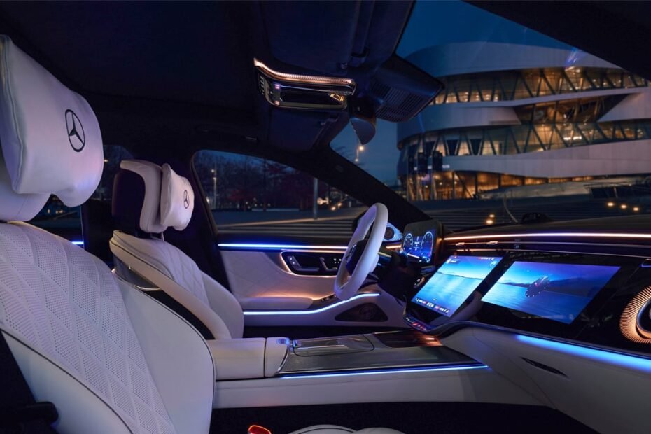 Mercedes quiere que conduzcas mientras te dan un masaje en la nuca… y no es una broma