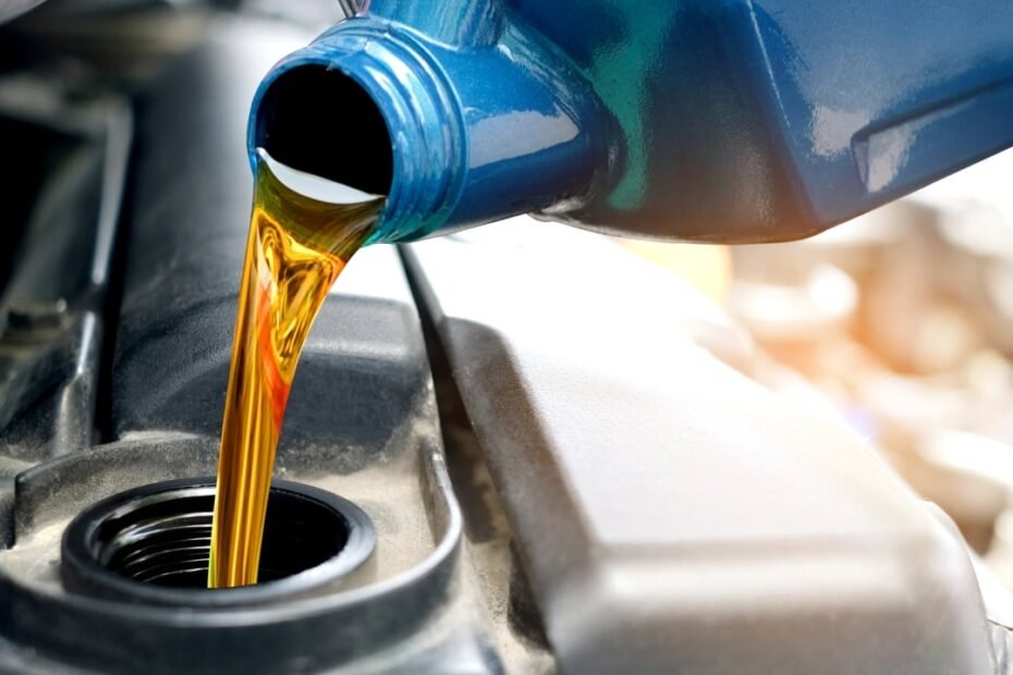 Mezclar aceites de motor: lo que pasa de verdad y cuándo te estás metiendo en un lío
