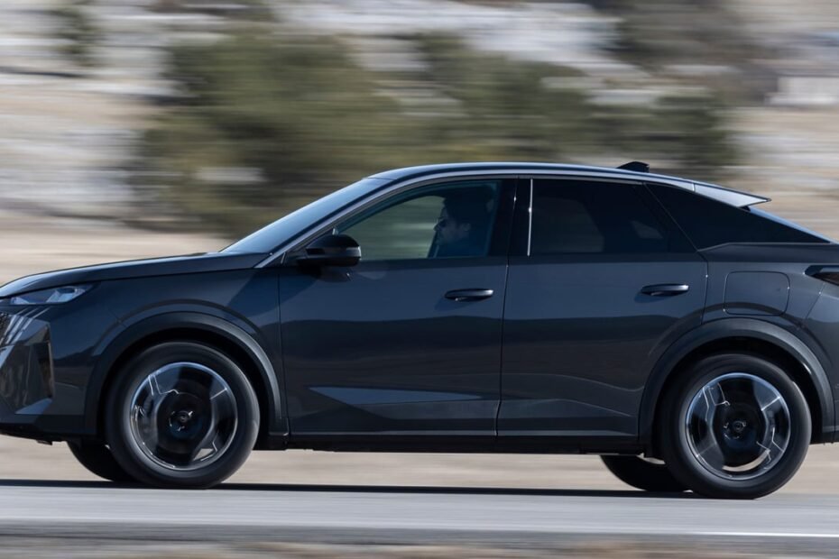 Peugeot lanza el 3008 PHEV de 225 CV, casi 900 km de autonomía y de precio por debajo de muchos diésel