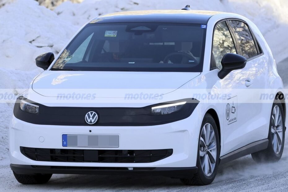 Volkswagen ID. Polo R-Line 2027, primeras fotos espía del acabado que muchos elegirán en el nuevo utilitario eléctrico