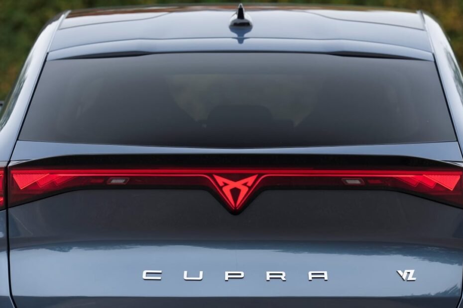 Volkswagen se marca un “CUPRA libre” con el Tavascan: precio mínimo pactado y aranceles fuera