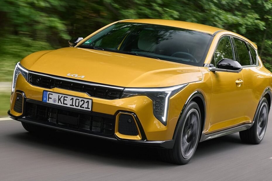 3.400 € más barato que un Skoda Scala, con etiqueta ECO y buen maletero, el nuevo KIA K4 es el chollo que estabas esperando