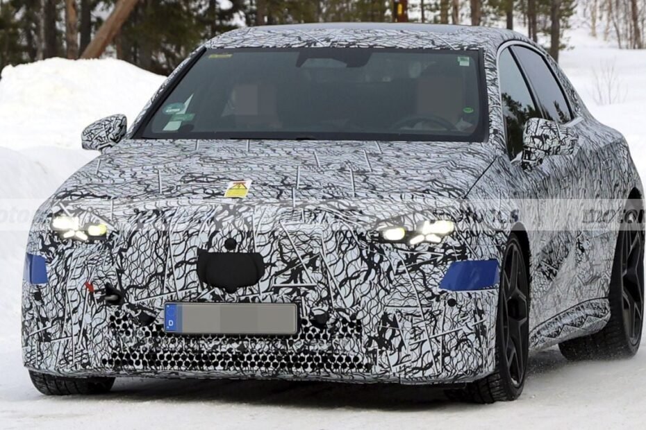 Cazado el nuevo Mercedes-AMG C 53 eléctrico en el Ártico: su diseño ya intimida