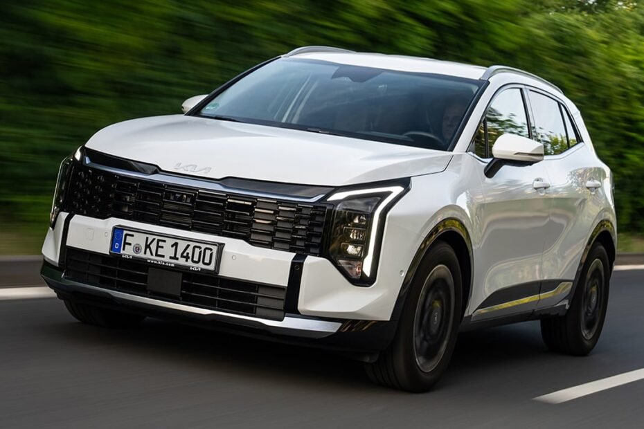 Con 8.400 € menos, 239 CV y etiqueta ECO, el KIA Sportage se convierte en el anti-Toyota Corolla Cross