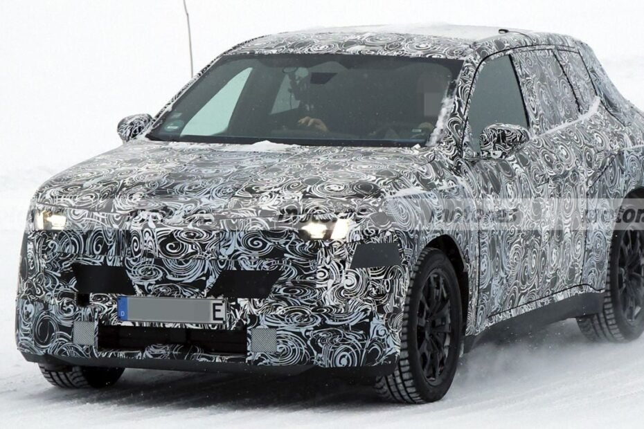 El nuevo BMW iX1 2027 promete hasta 700 km y ya se deja ver en pruebas sobre hielo