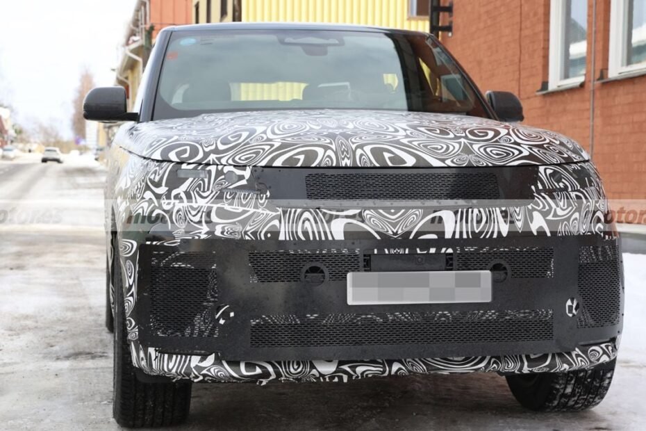 El Range Rover Sport 2027 se deja ver en fotos espía con cambios en diseño y tecnología