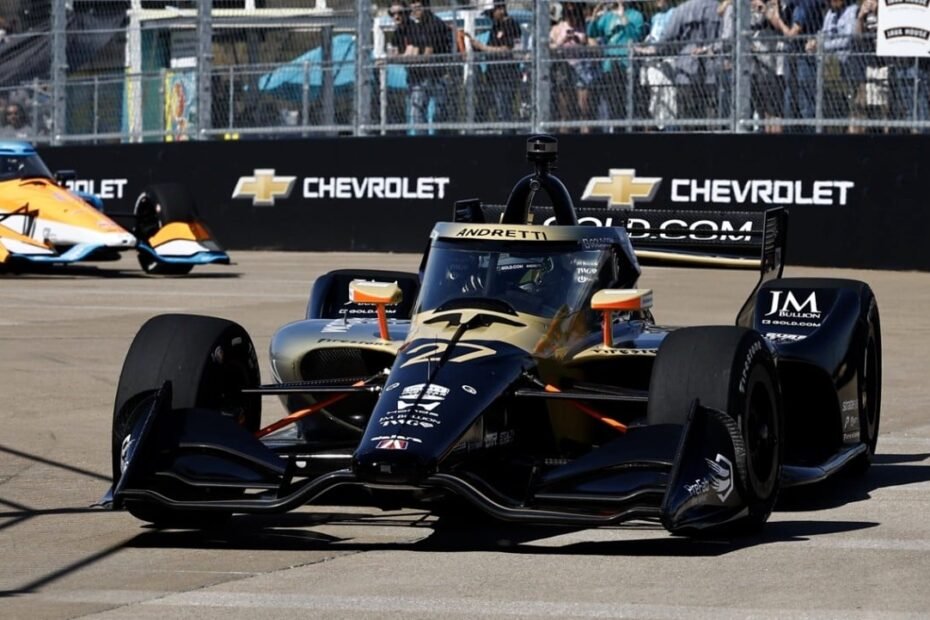 Kyle Kirkwood arrebata por la fuerza la victoria a Álex Palou en Arlington