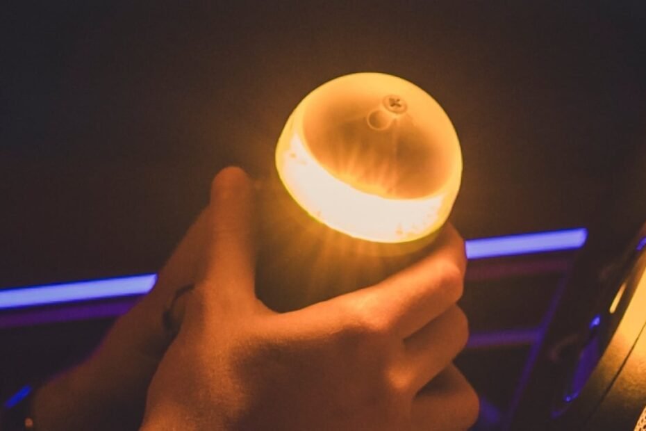 La DGT no tuvo en cuenta un pequeño detalle de la baliza V16 que la puede hacer completamente inútil